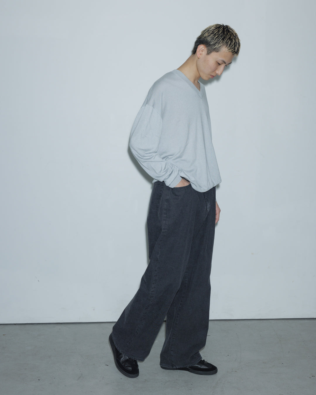 【house of naked】SILKxCASHMERE V-NECK CREWNECK KNIT, LIGHT GRAY
