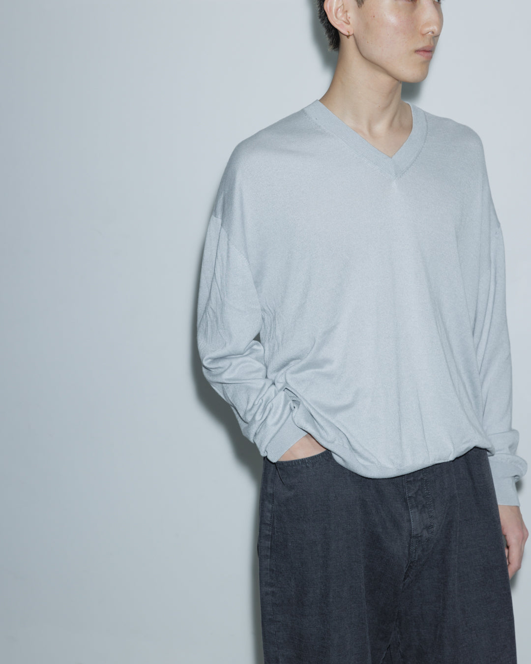 【house of naked】SILKxCASHMERE V-NECK CREWNECK KNIT, LIGHT GRAY