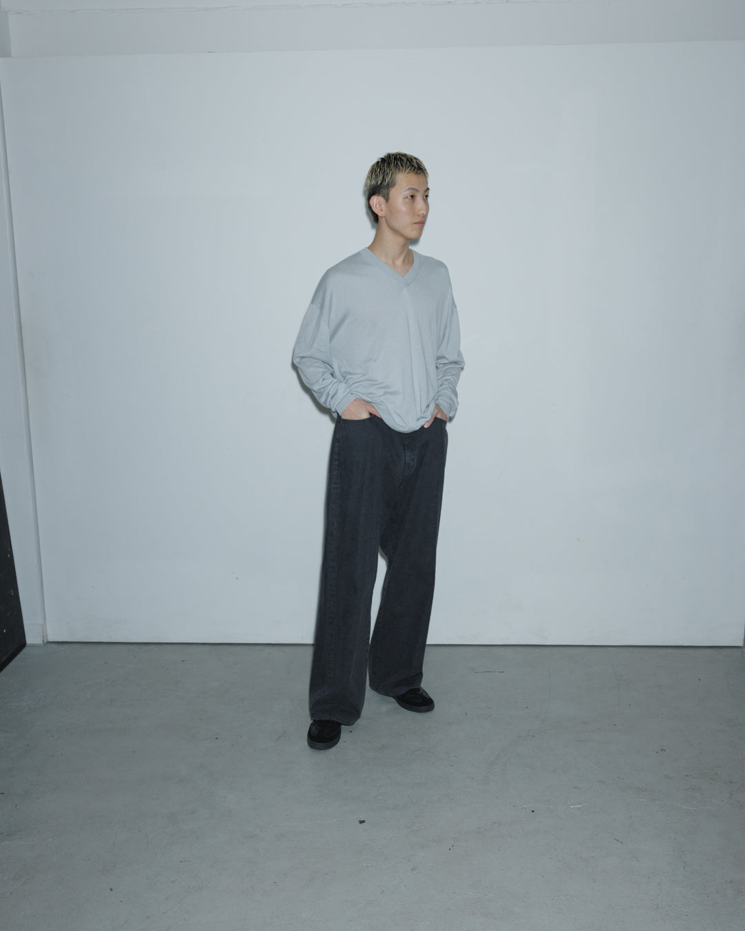 【house of naked】SILKxCASHMERE V-NECK CREWNECK KNIT, LIGHT GRAY