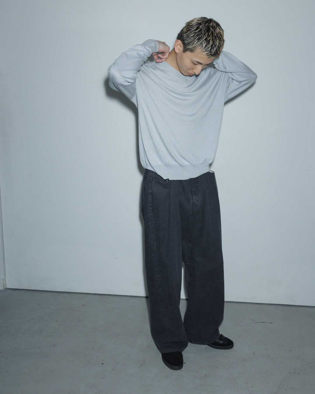 【house of naked】SILKxCASHMERE V-NECK CREWNECK KNIT, LIGHT GRAY