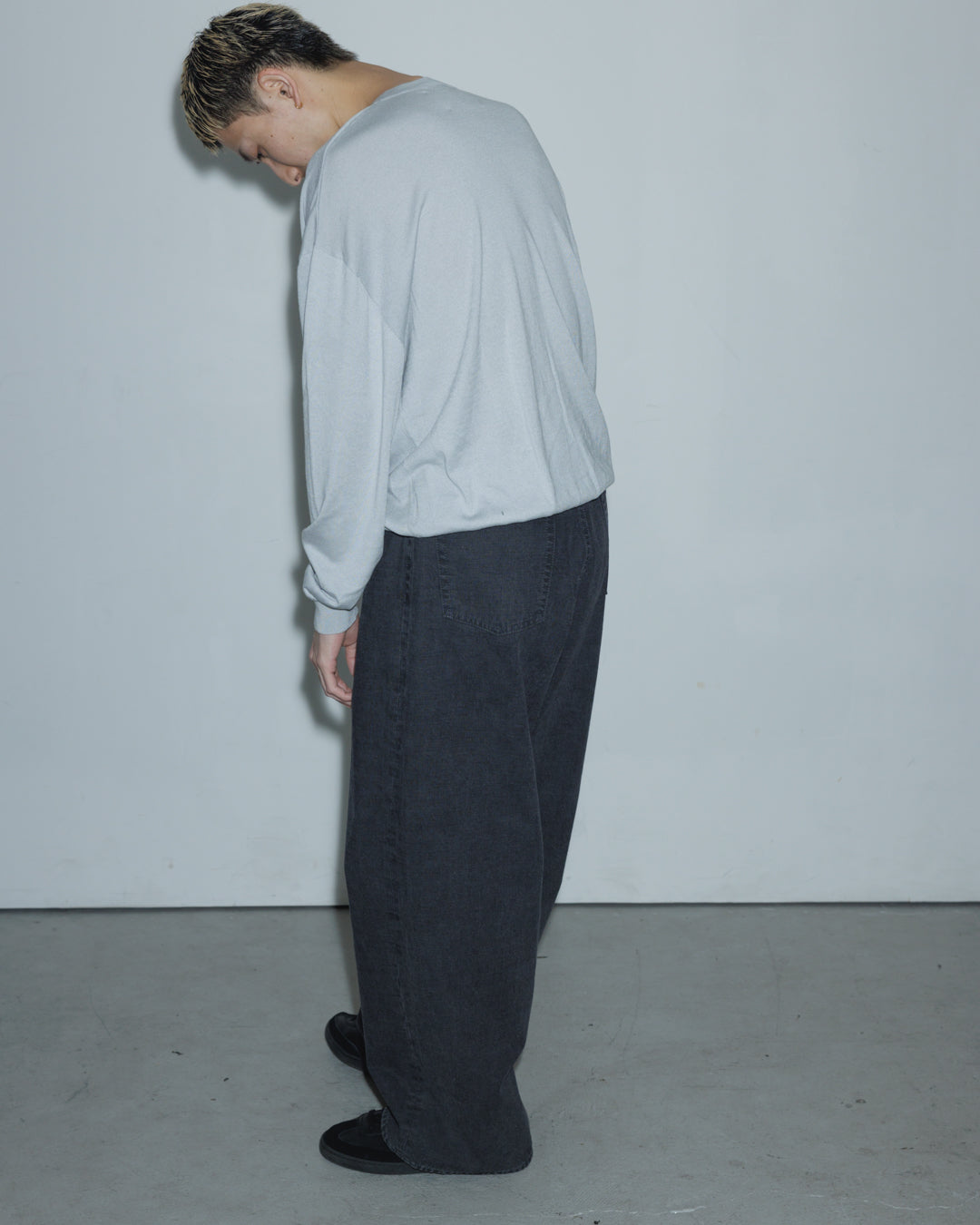 【house of naked】SILKxCASHMERE V-NECK CREWNECK KNIT, LIGHT GRAY