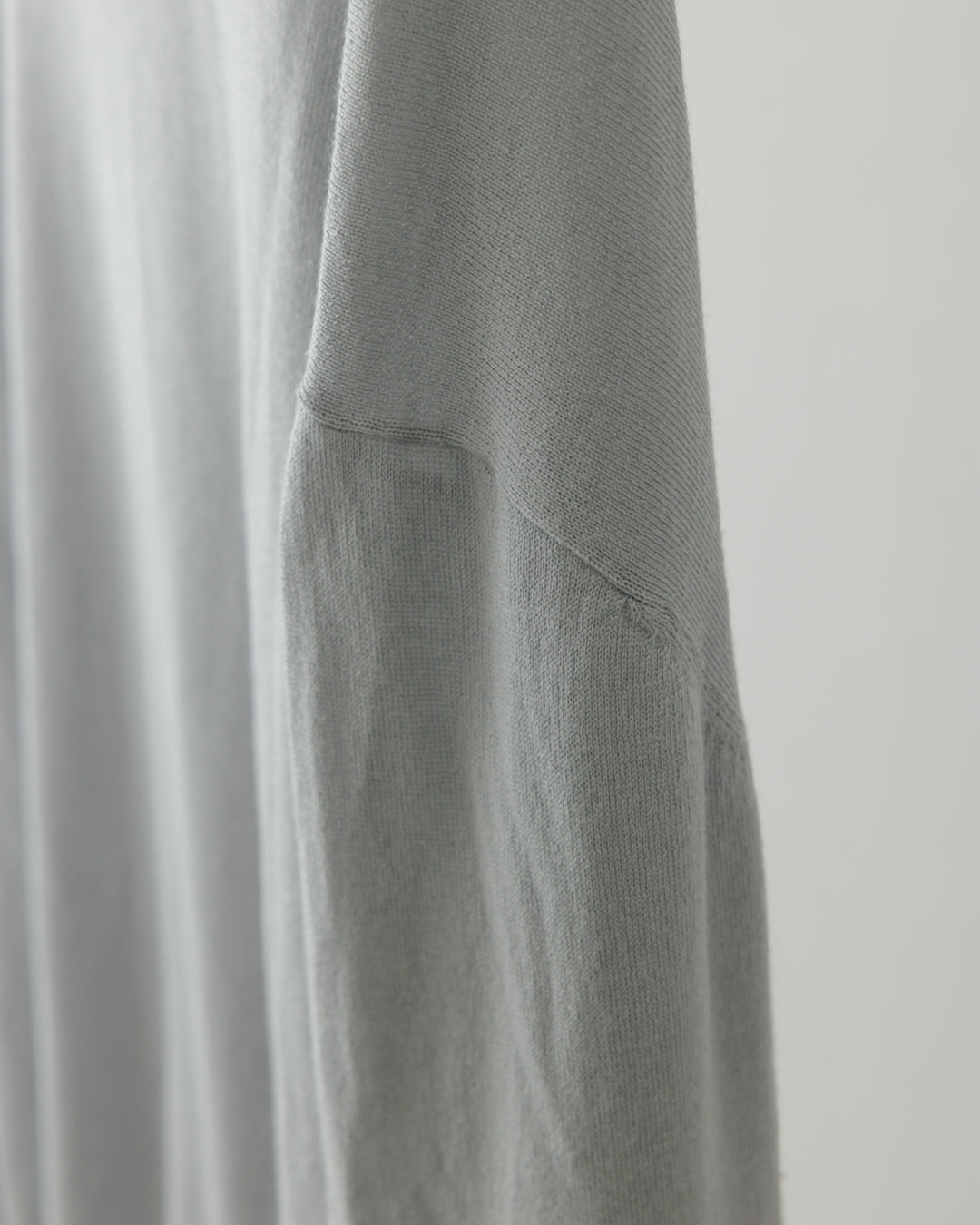 【house of naked】SILKxCASHMERE V-NECK CREWNECK KNIT, LIGHT GRAY