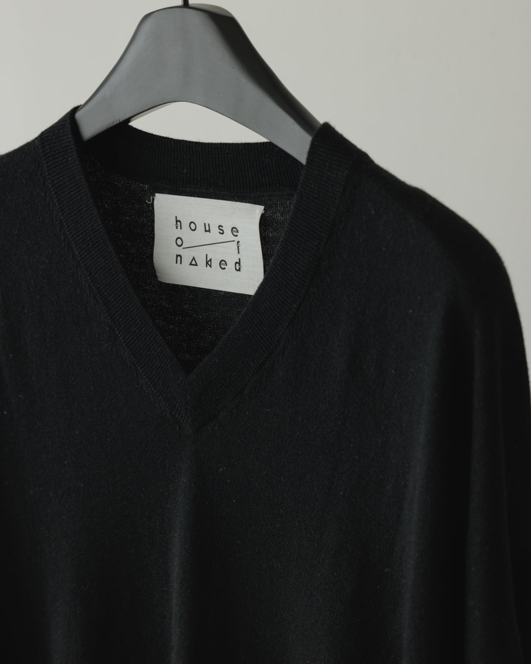 【house of naked】SILKxCASHMERE V-NECK CREWNECK KNIT, BLACK