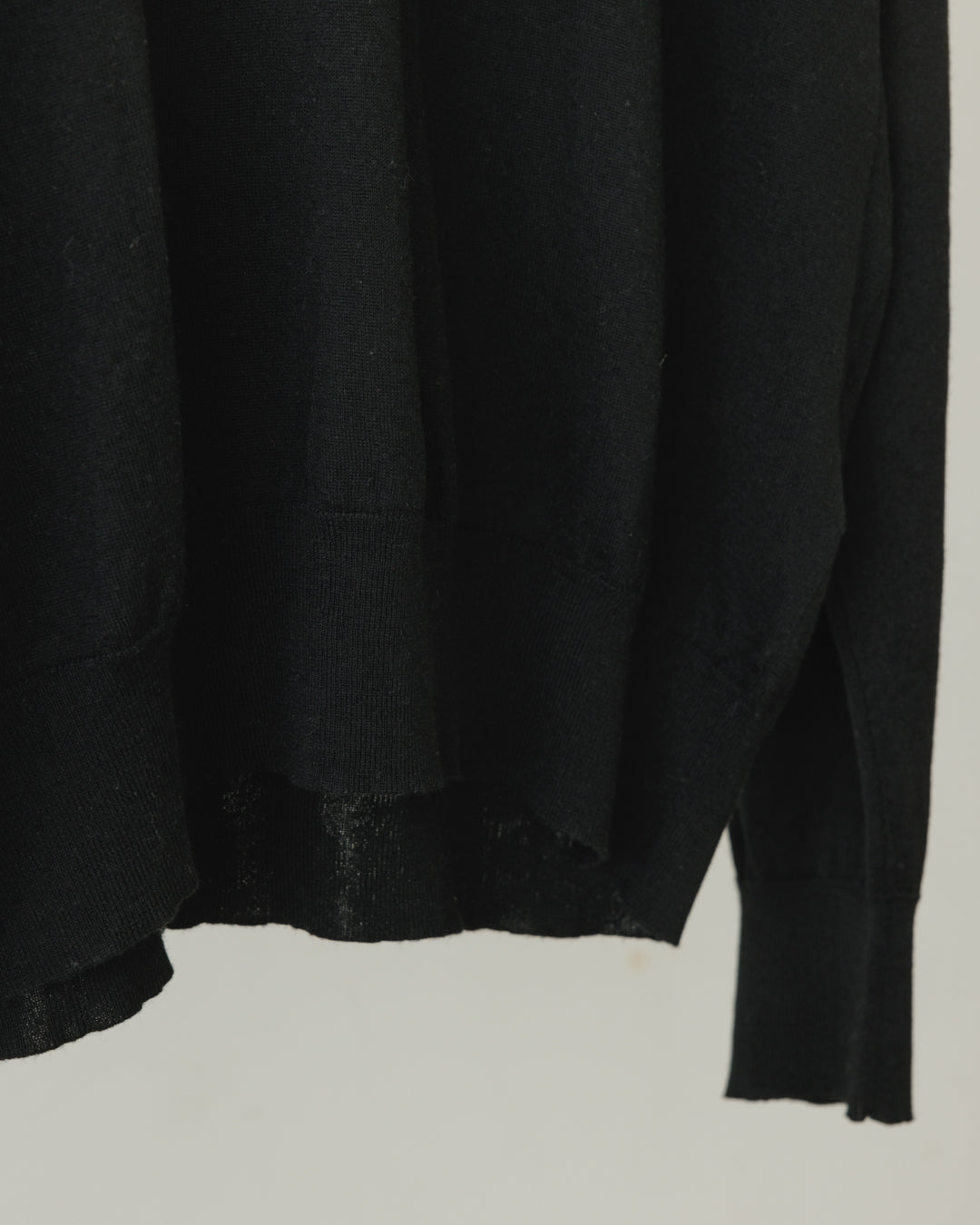【house of naked】SILKxCASHMERE V-NECK CREWNECK KNIT, BLACK