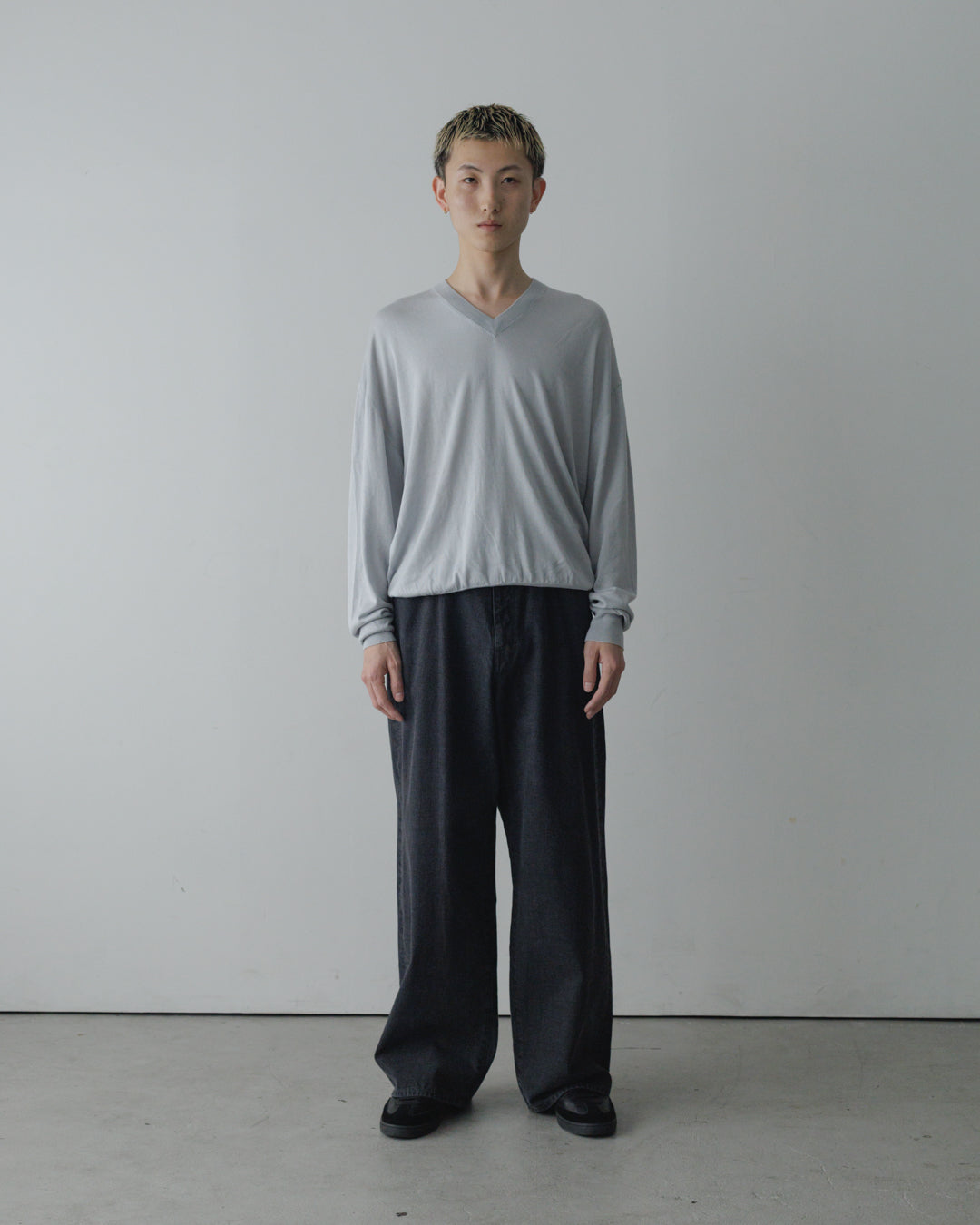 【house of naked】SILKxCASHMERE V-NECK CREWNECK KNIT, LIGHT GRAY