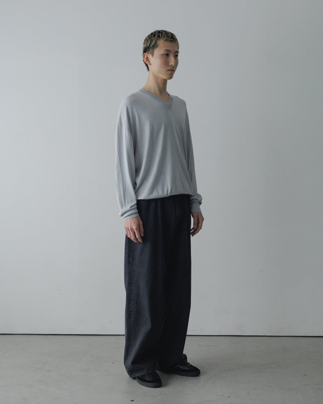【house of naked】SILKxCASHMERE V-NECK CREWNECK KNIT, LIGHT GRAY
