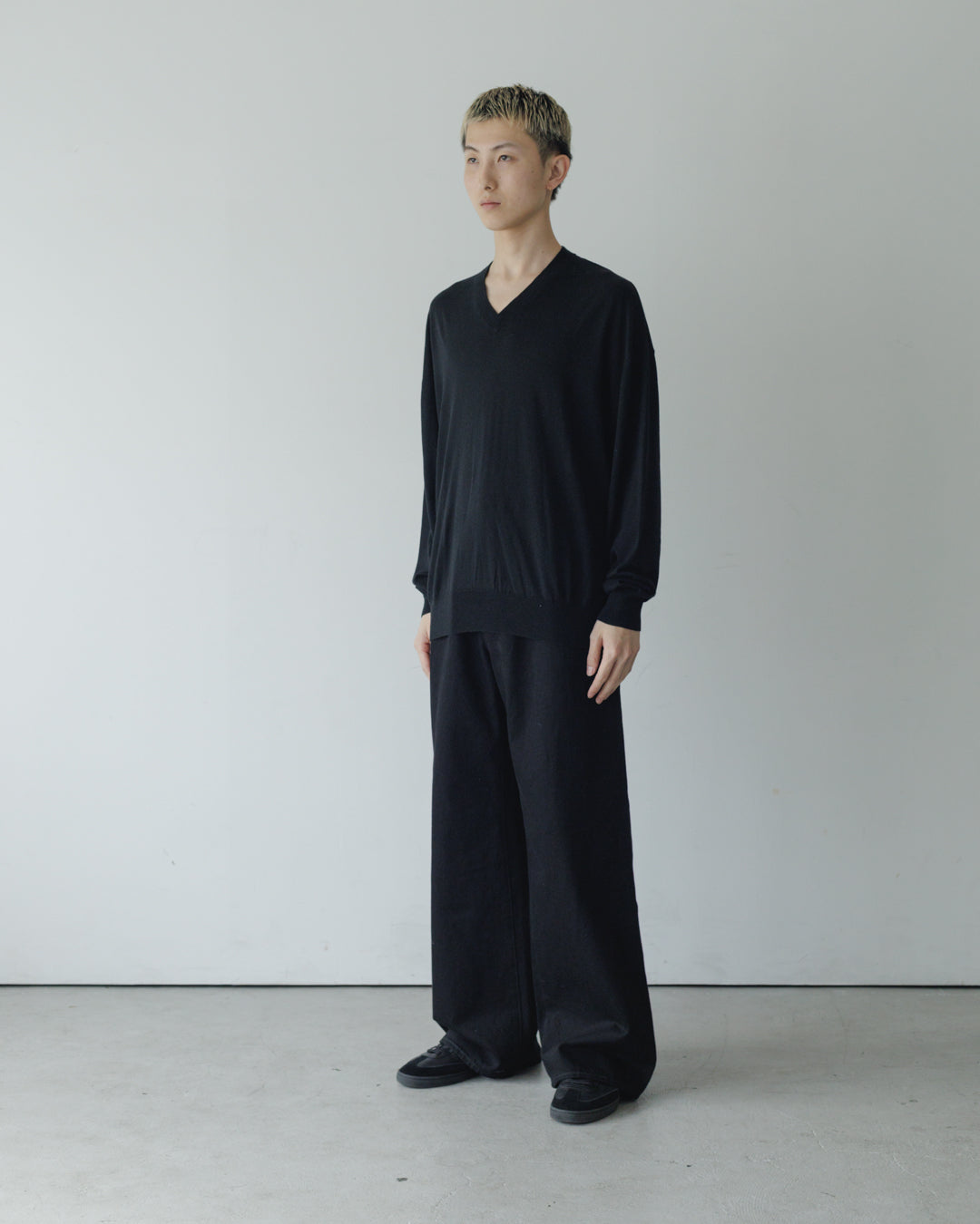 【house of naked】SILKxCASHMERE V-NECK CREWNECK KNIT, BLACK