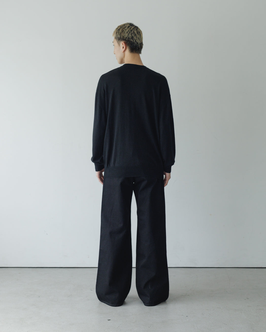 【house of naked】SILKxCASHMERE V-NECK CREWNECK KNIT, BLACK