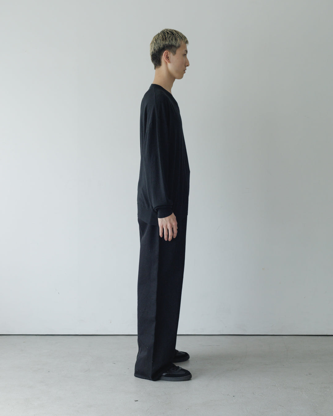 【house of naked】SILKxCASHMERE V-NECK CREWNECK KNIT, BLACK