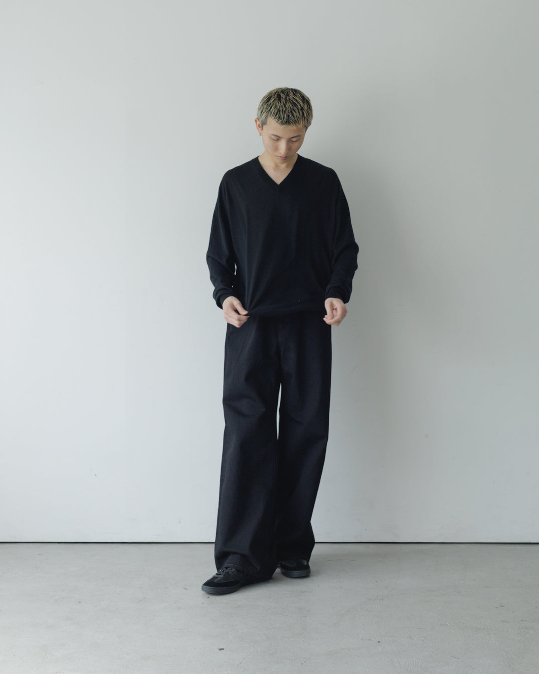 【house of naked】SILKxCASHMERE V-NECK CREWNECK KNIT, BLACK
