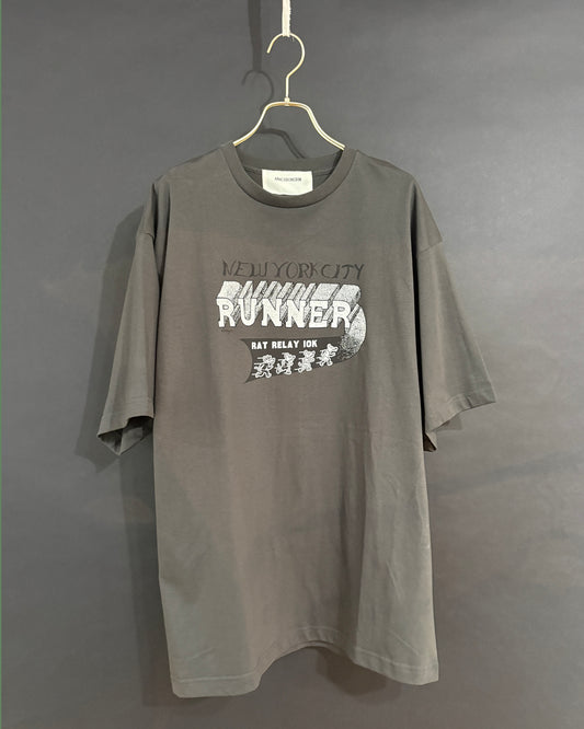 【ANACHRONORM】NYC RUNNING S/S T-S, CHARCOAL
